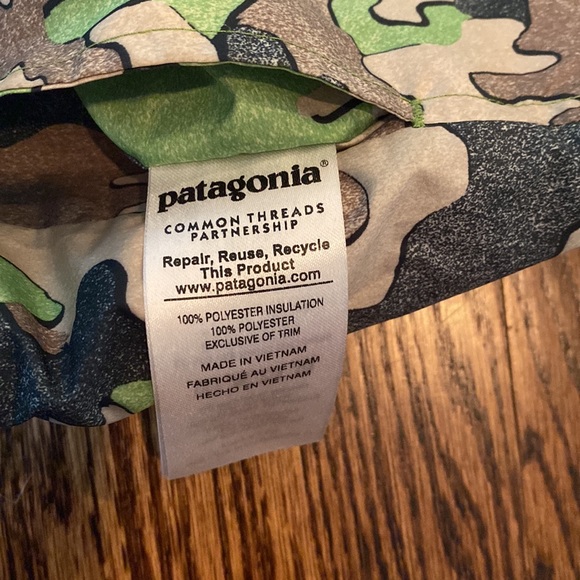 Lightweight Quilted Hooded Patagonia Jacket - Picture 3 of 6